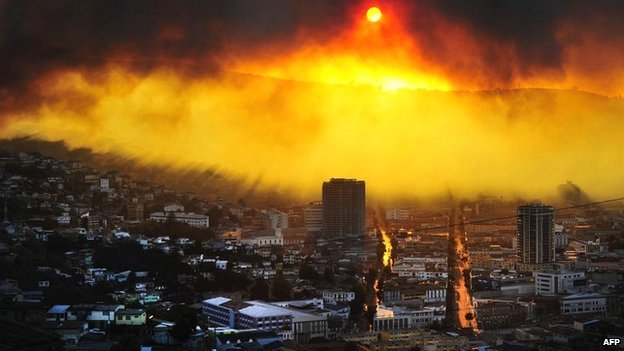 It was an apocalyptic scene as the flames covered the city in a bright glow. (Photo: AFP)