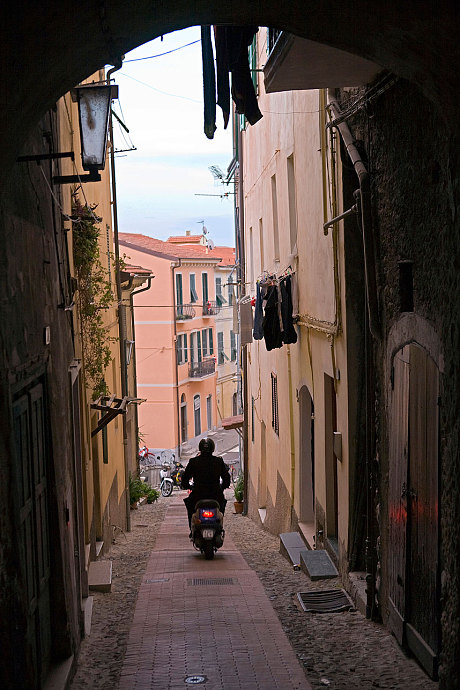 Vespas are ideal in narrow Italian streets (Photo: Alamy)
