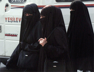 Women wearing niqab