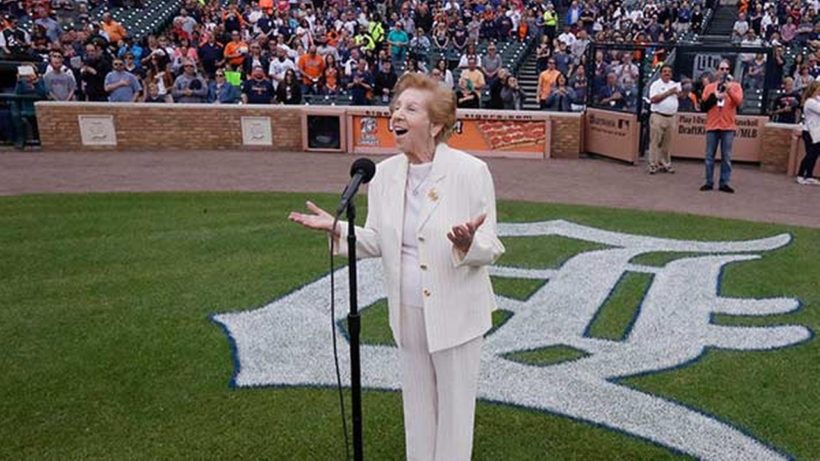 89-year-old Holocaust survivor sings U.S. anthem at Detroit Tigers game