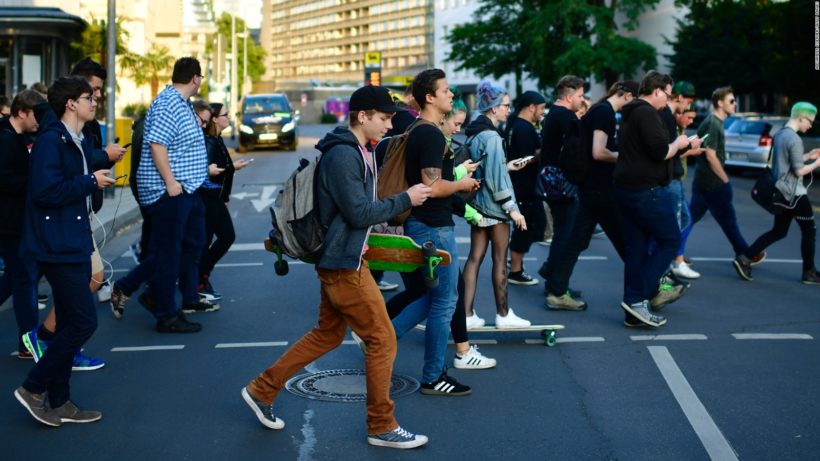 Chicago’s proposal to fine pedestrians using cellphones in crosswalks