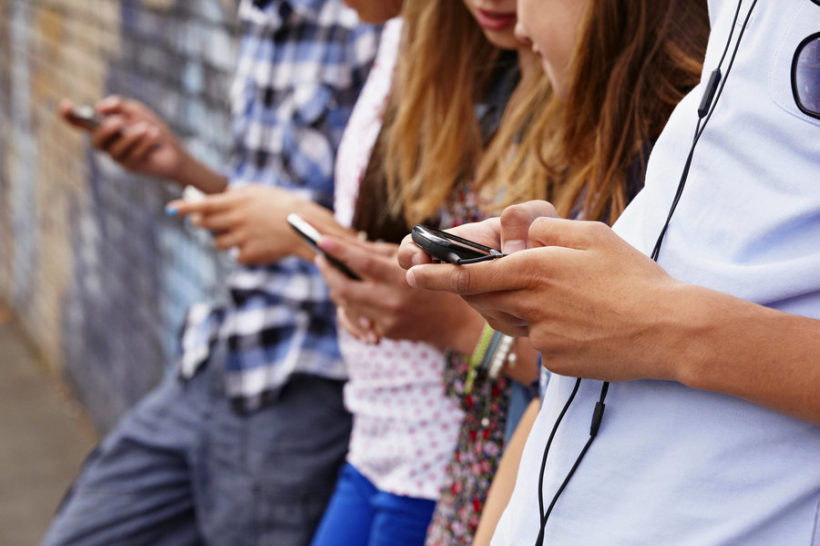 Teenage screen use leads to loss of happiness, study shows