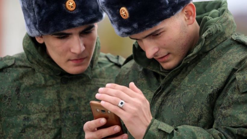 World #2 – Russia bans smartphones for soldiers