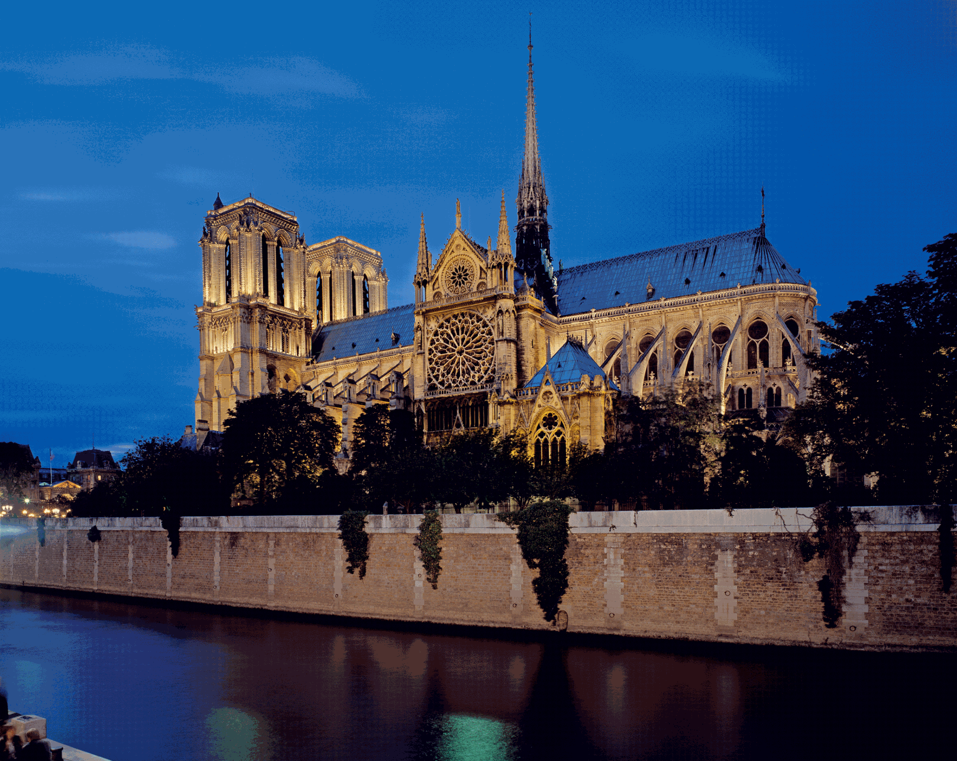 World #1 – FRANCE: Developing Story – Fire guts Paris’ Notre Dame Cathedral