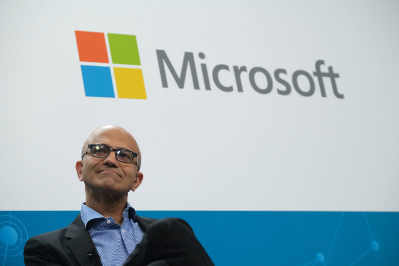 Microsoft beats out Amazon for $10 billion Pentagon contract