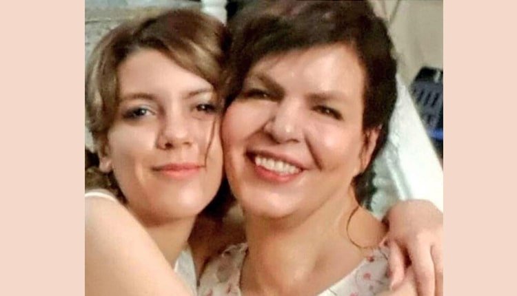 World #1 – Iranian mother and daughter jailed for not wearing headscarves