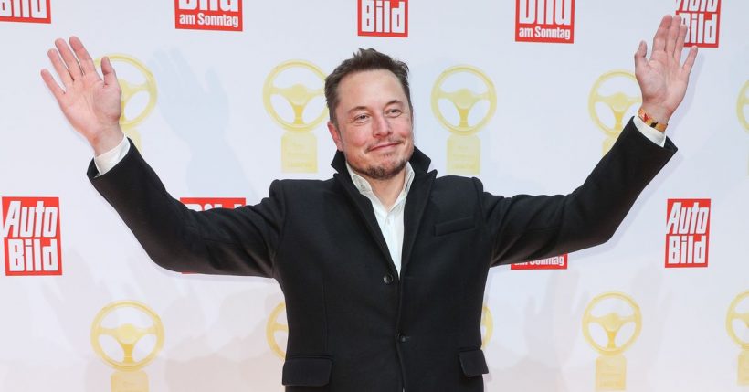 Musk Beats Bezos as SpaceX Wins NASA Moon Lander Award