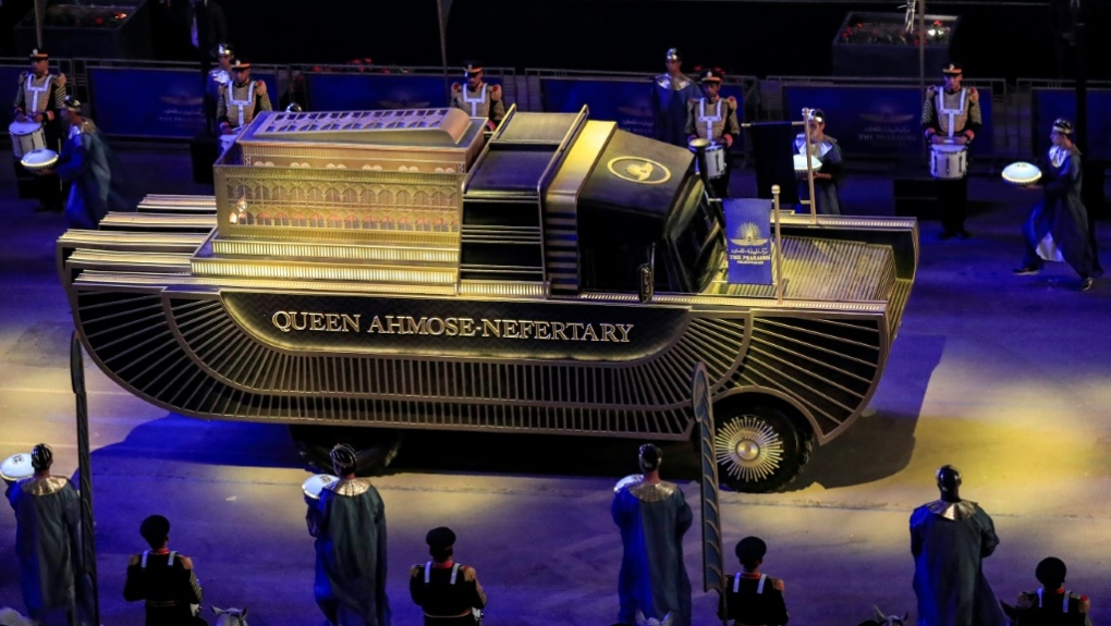 World 2 Egypt holds parade of mummies “Pharaohs’ Golden Parade”