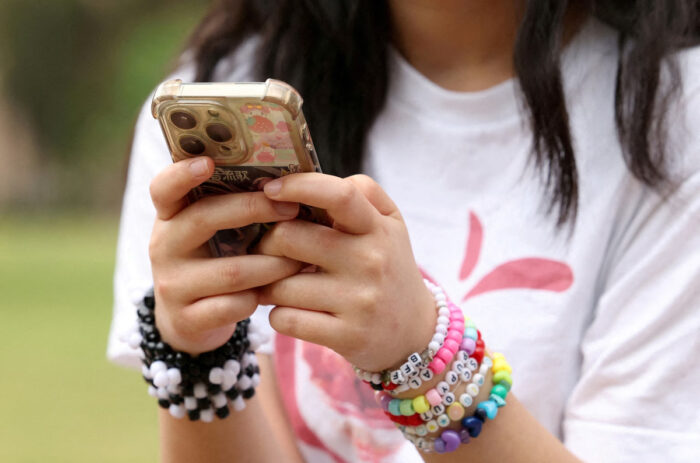 Australian youth lose social media access amid national ban